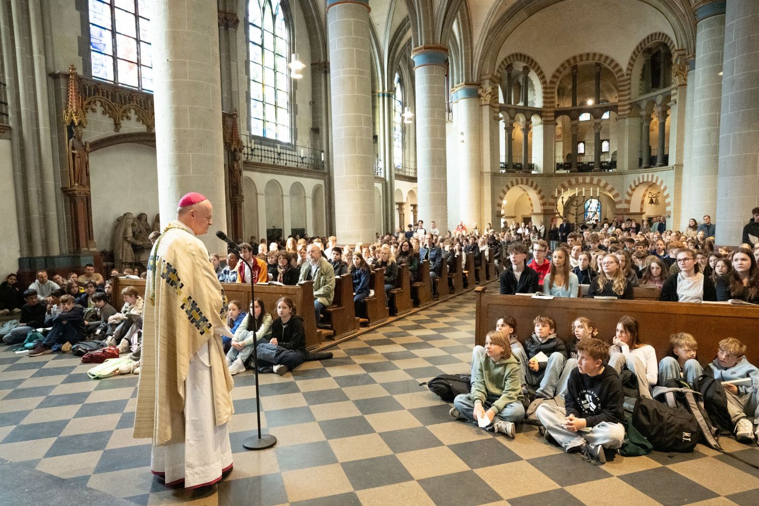 260421-church-walk--17--1600-1000-80