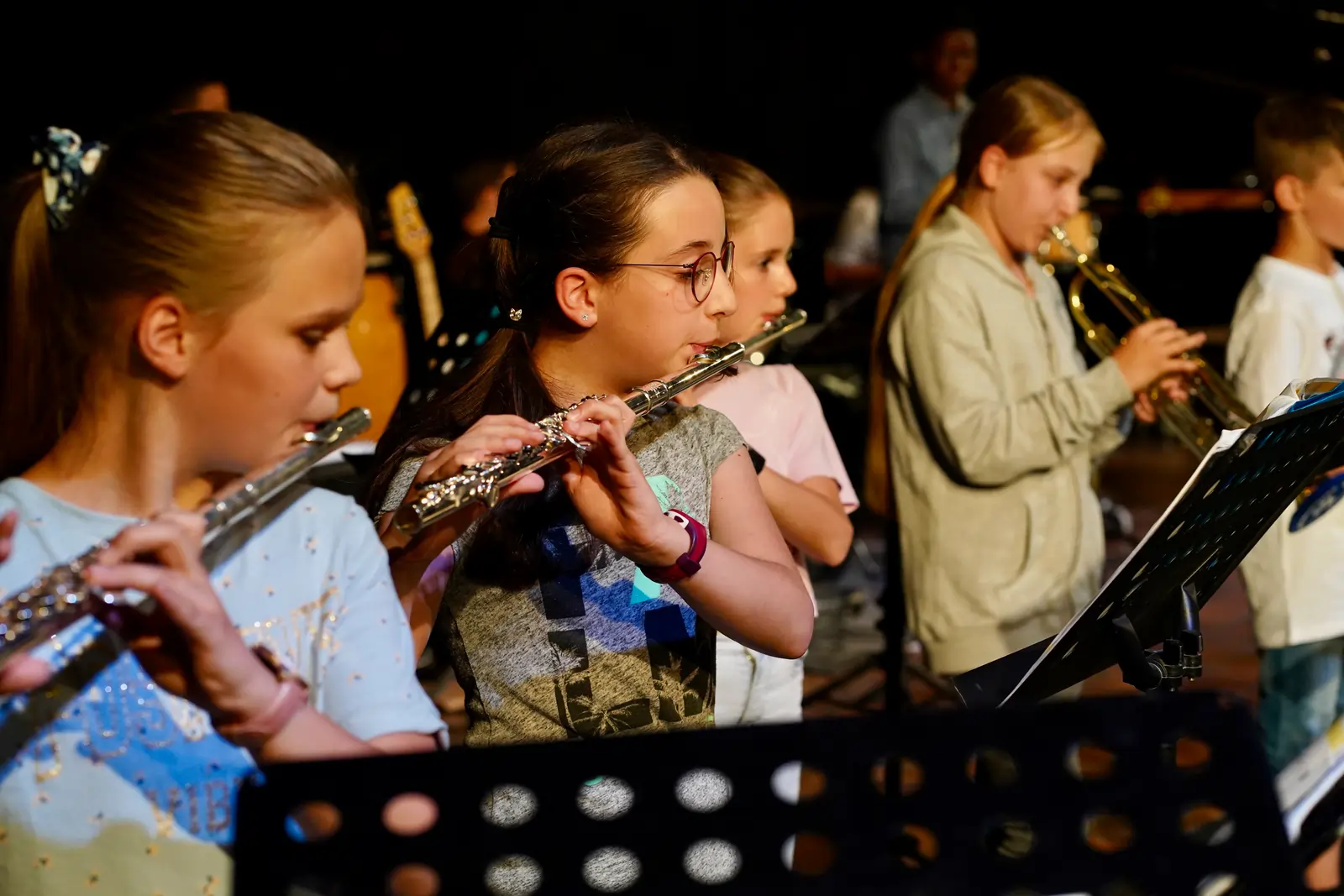 Musikerinnen und Musiker des Saxophonsatzes
