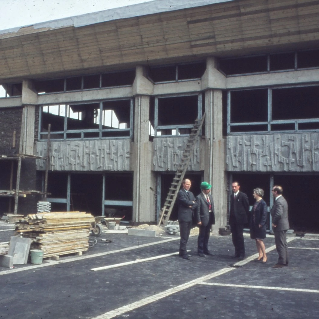 Das Schulgebäude des Gymnasiums Am Stoppenberg während der Bauphase