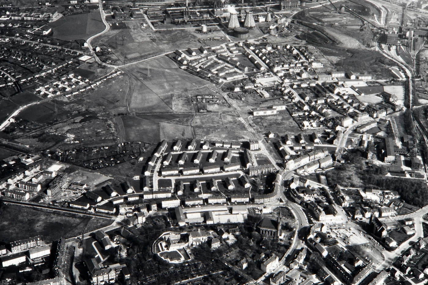 Luftaufnahme des Mühlenbruchs und seiner Umgebung im Jahr 1966 vor dem Bau des Gymnasiums Am Stoppenberg